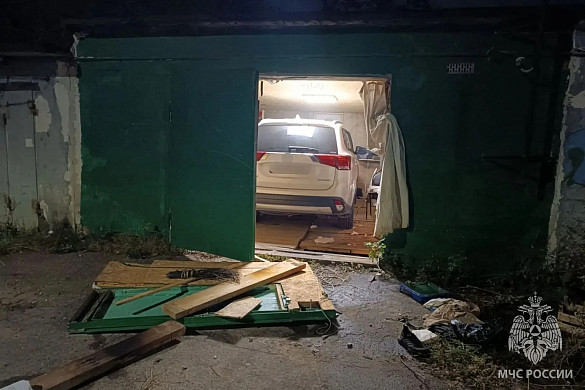 Подъезд, пол в гараже и нежилой дом горели в Ивановской области